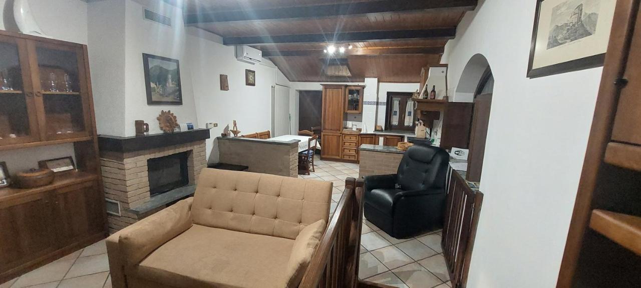 הוילה Caprie Casa Del Rustico, Indipendente Vista Sacra Con Dipinto מראה חיצוני תמונה